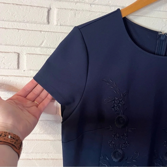 Brooks Brothers Navy Blue Embroidered Floral Knee Length Dress, Women’s Size 8 - Picture 9 of 9